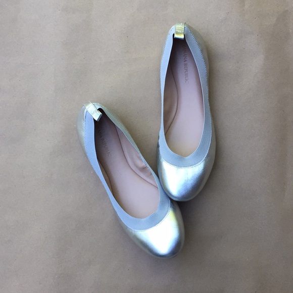 Banana Republic Shoes - Silver Leather Flats